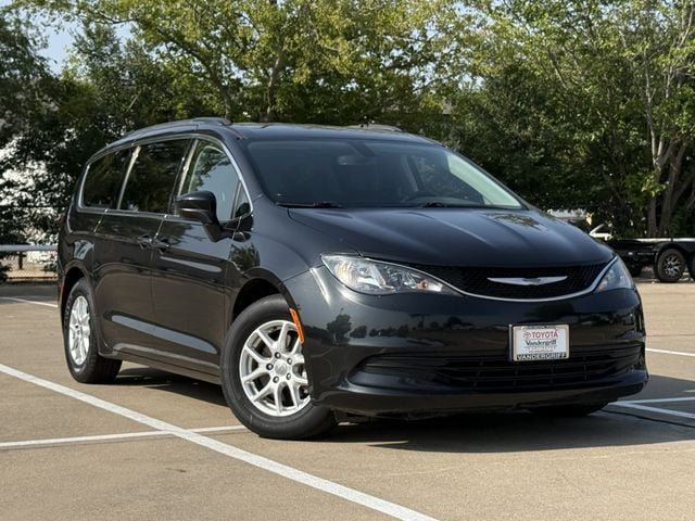 Used 2020 Chrysler Voyager Lxi FWD image 2