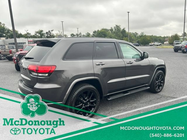 Used 2017 Jeep Grand Cherokee Altitude RWD image 4