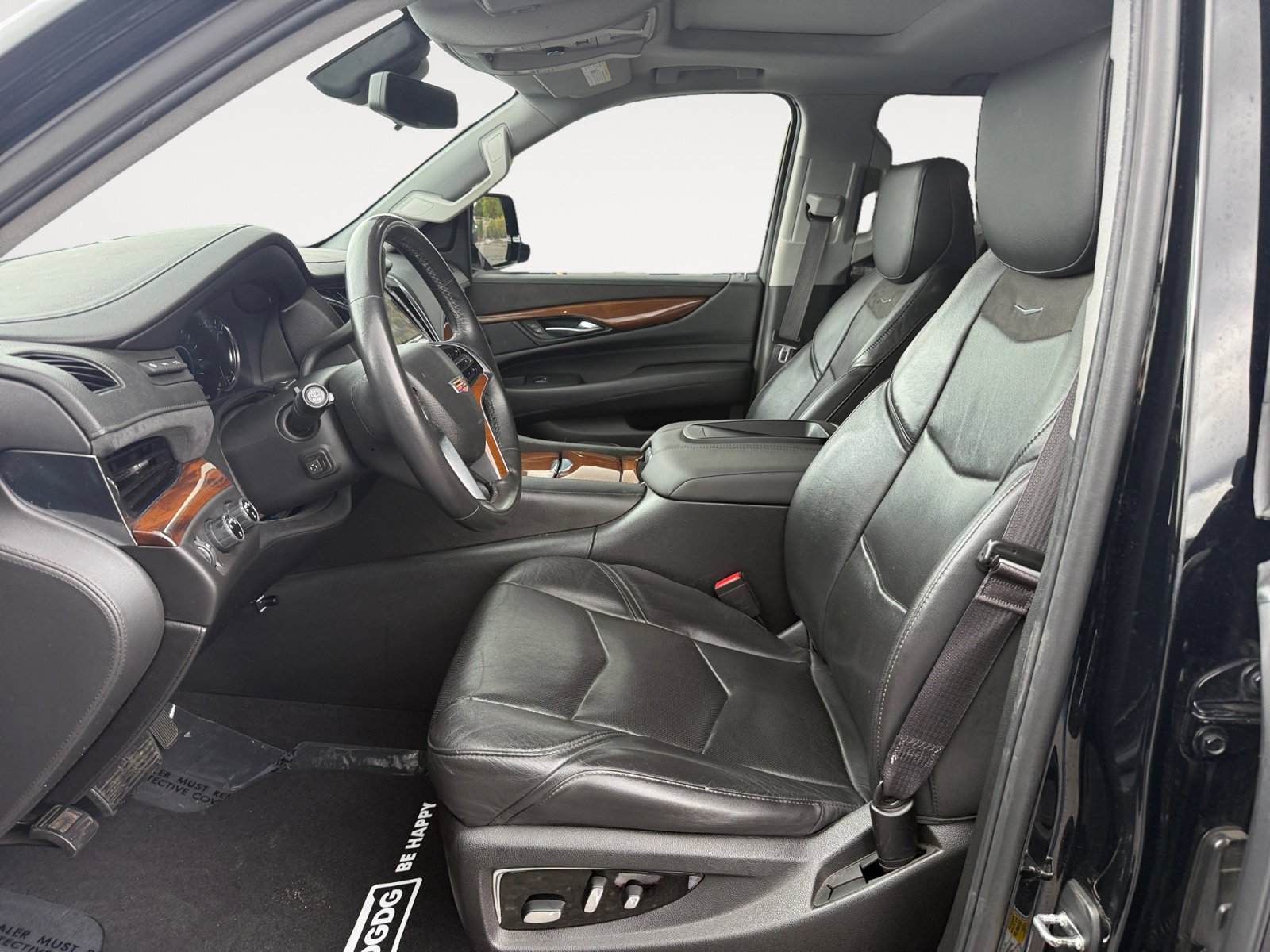 Used 2017 Cadillac Escalade Luxury AWD/4WD image 10