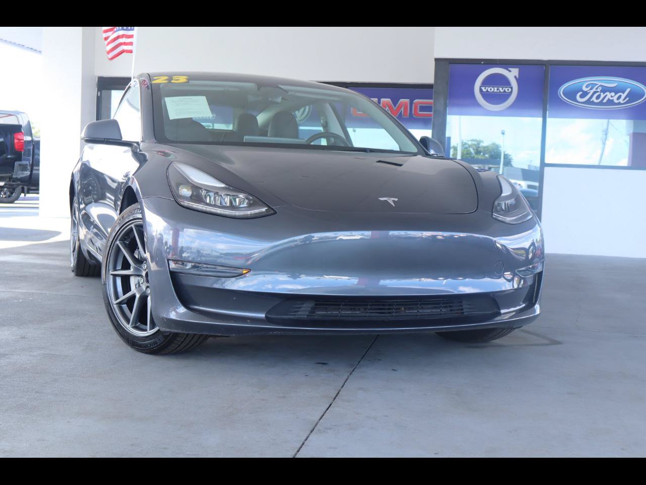 Used 2023 Tesla Model 3 Standard Range RWD image 1