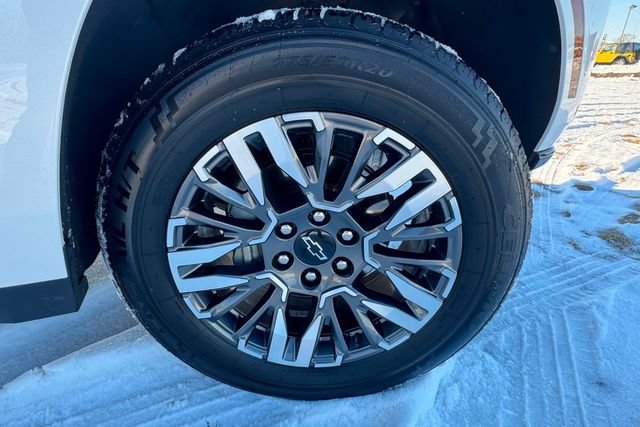 Used 2025 Chevrolet Suburban Z71 AWD/4WD image 13