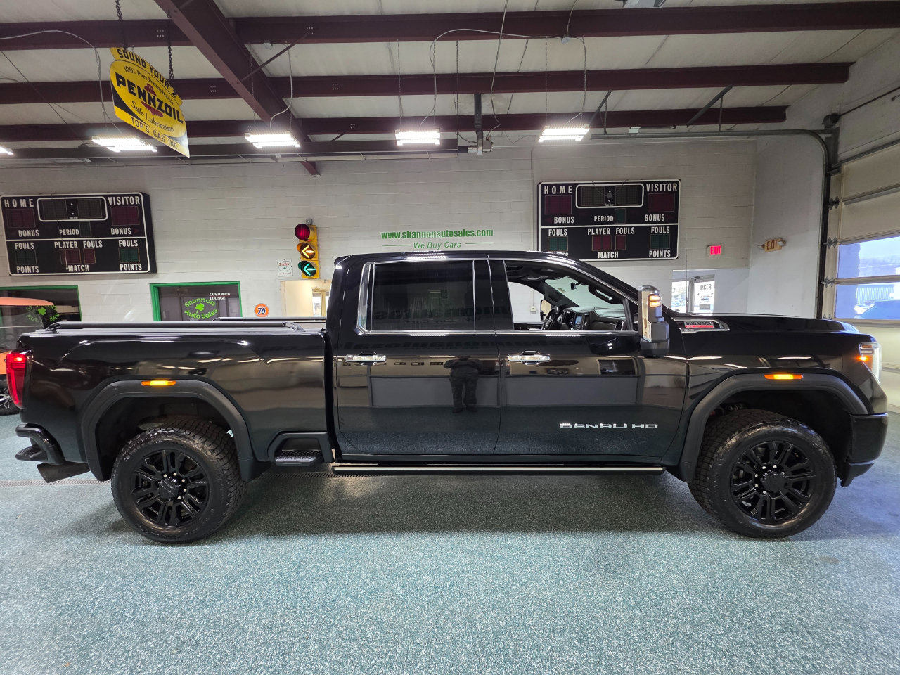 Used 2021 GMC Sierra 2500 Denali w/ Denali Black Diamond Edition image 5