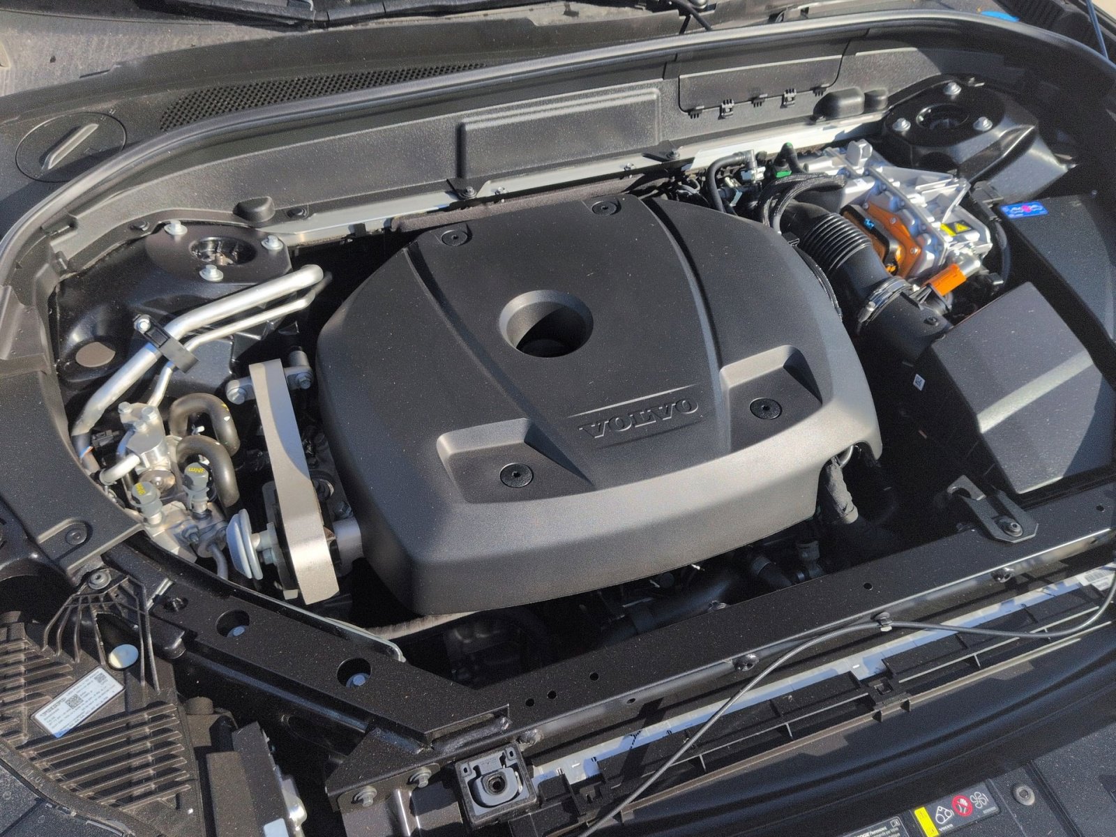 New 2025 Volvo XC60 T8 Plus w/ Protection Package Premier image 28