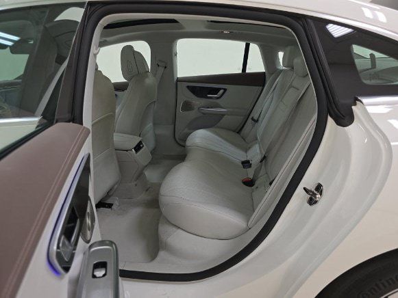 Used 2023 Mercedes-Benz EQE 350+ Sedan image 11