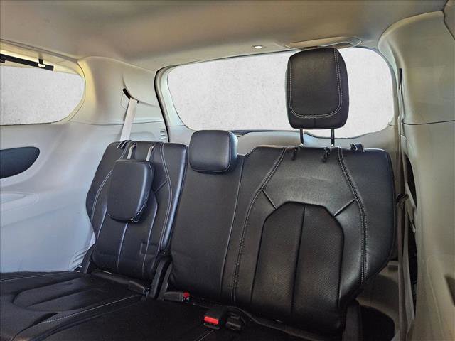 Used 2022 Chrysler Pacifica Touring-L image 21