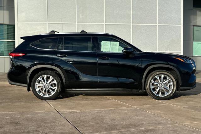 Certified 2022 Toyota Highlander Limited image 3