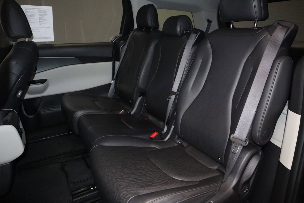 Used 2024 Kia Carnival LX FWD image 21