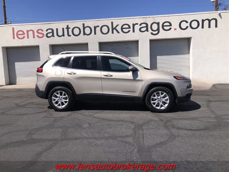 Used 2015 Jeep Cherokee Latitude w/ Comfort/Convenience Group FWD image 1
