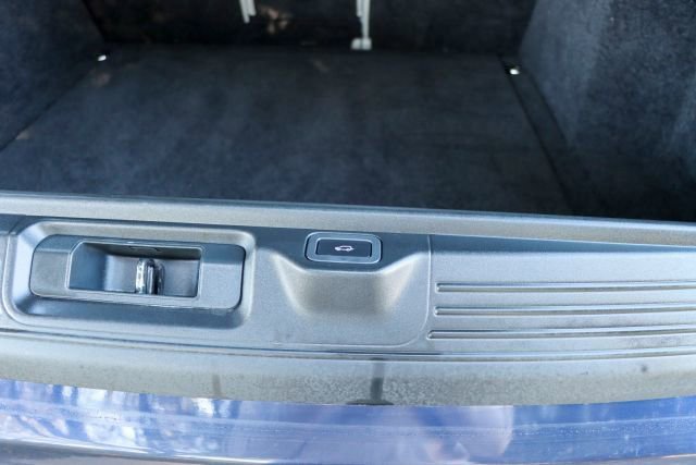 Used 2015 Land Rover Range Rover HSE image 16