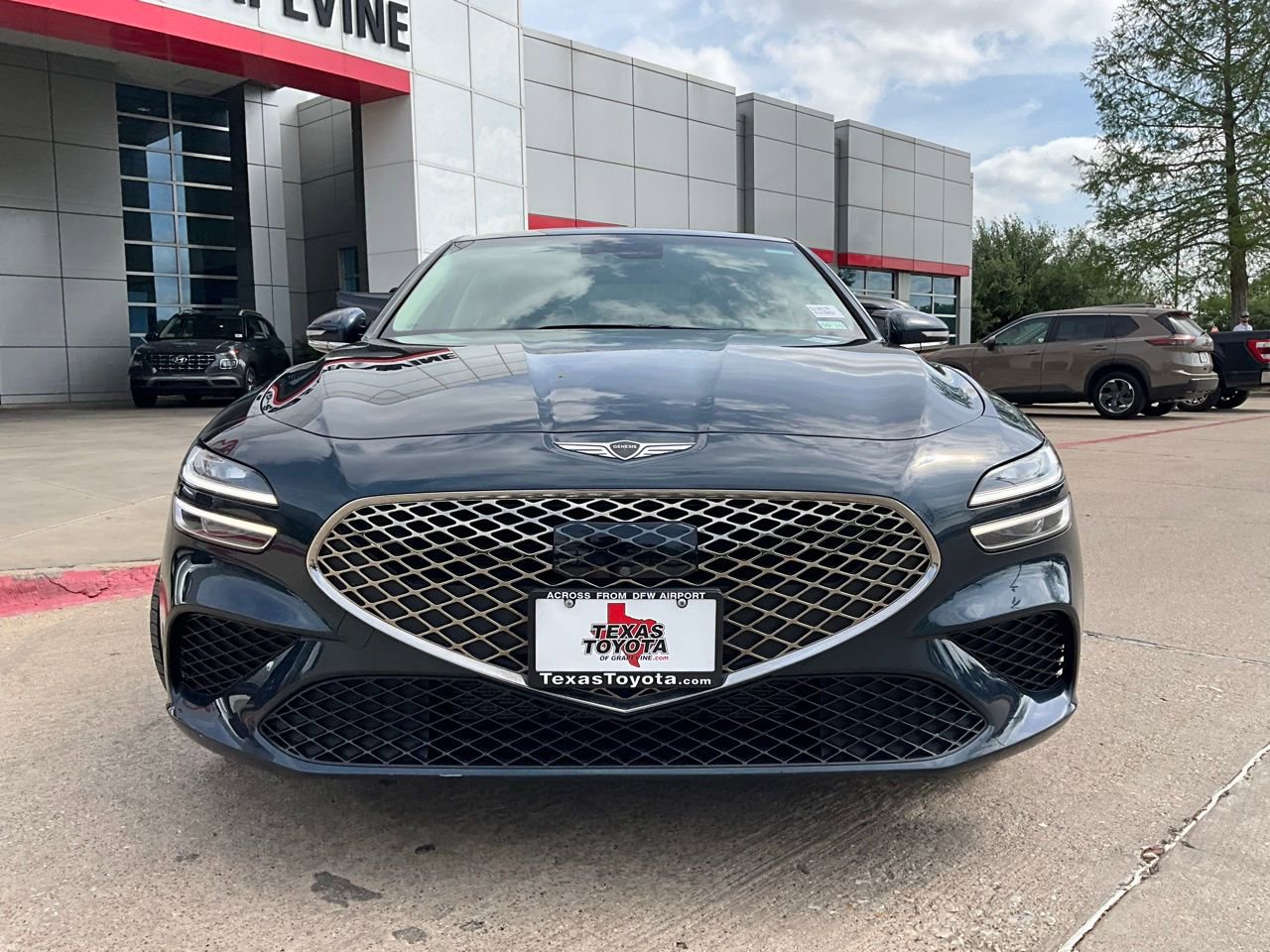 Used 2025 Genesis G70 2.5T image 3