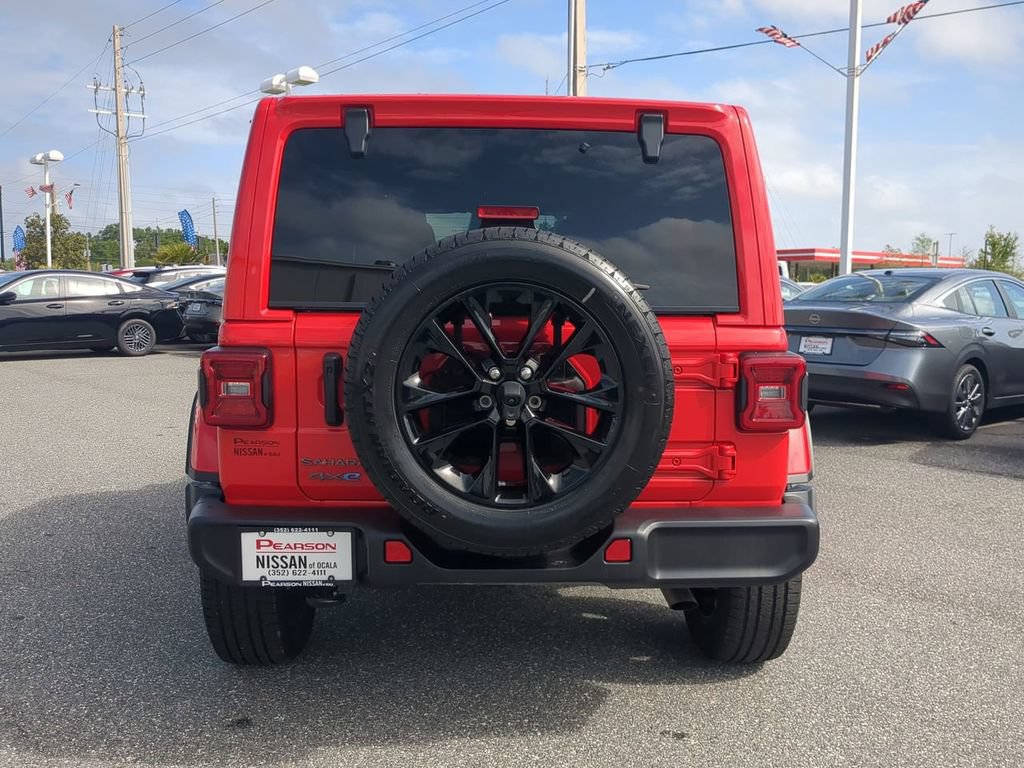 Used 2025 Jeep Wrangler Unlimited Sahara AWD/4WD image 5