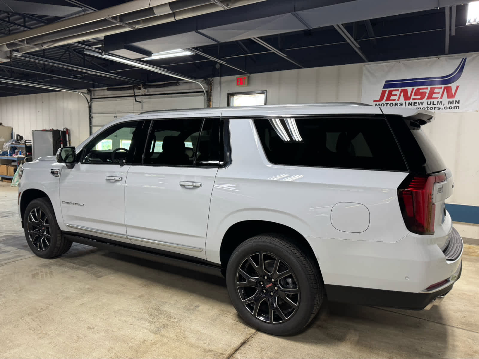 New 2026 GMC Yukon XL Denali w/ Sun & Power Step Package image 5
