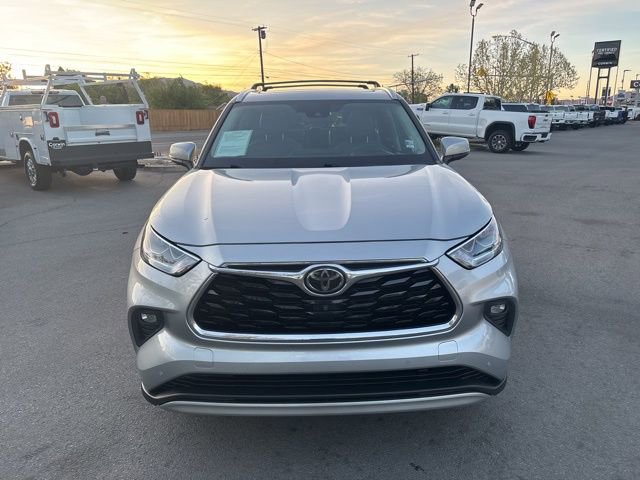 Used 2020 Toyota Highlander Platinum AWD/4WD image 2