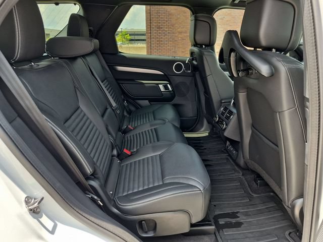 Used 2025 Land Rover Discovery Dynamic SE AWD/4WD image 19