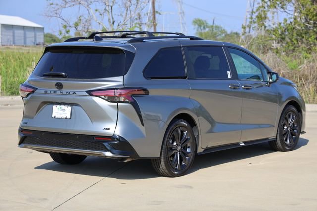 New 2026 Toyota Sienna XSE image 8