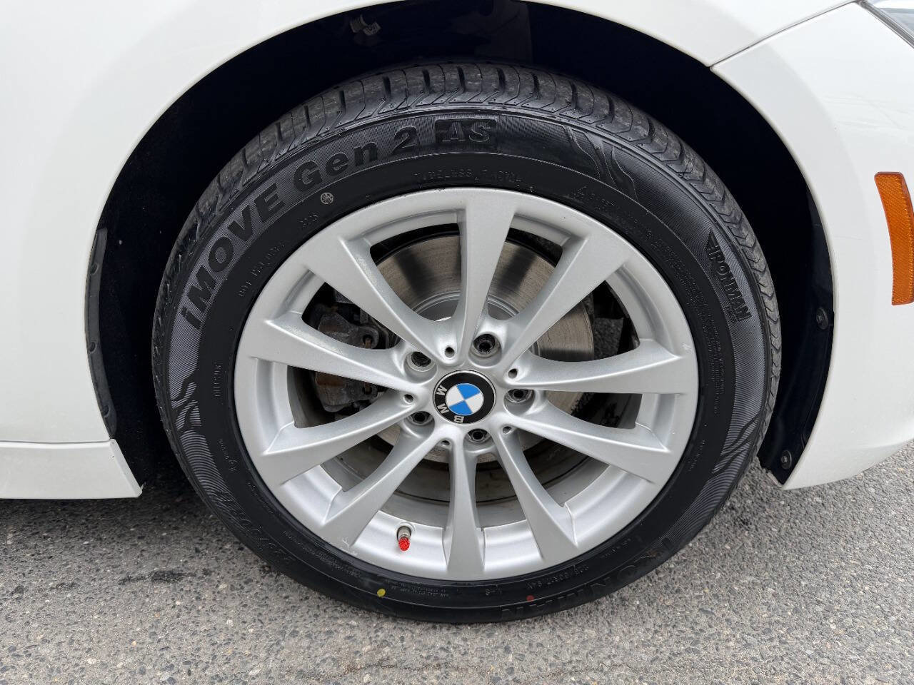 Used 2017 BMW 320i Sedan w/ Driver Assistance Package RWD image 13