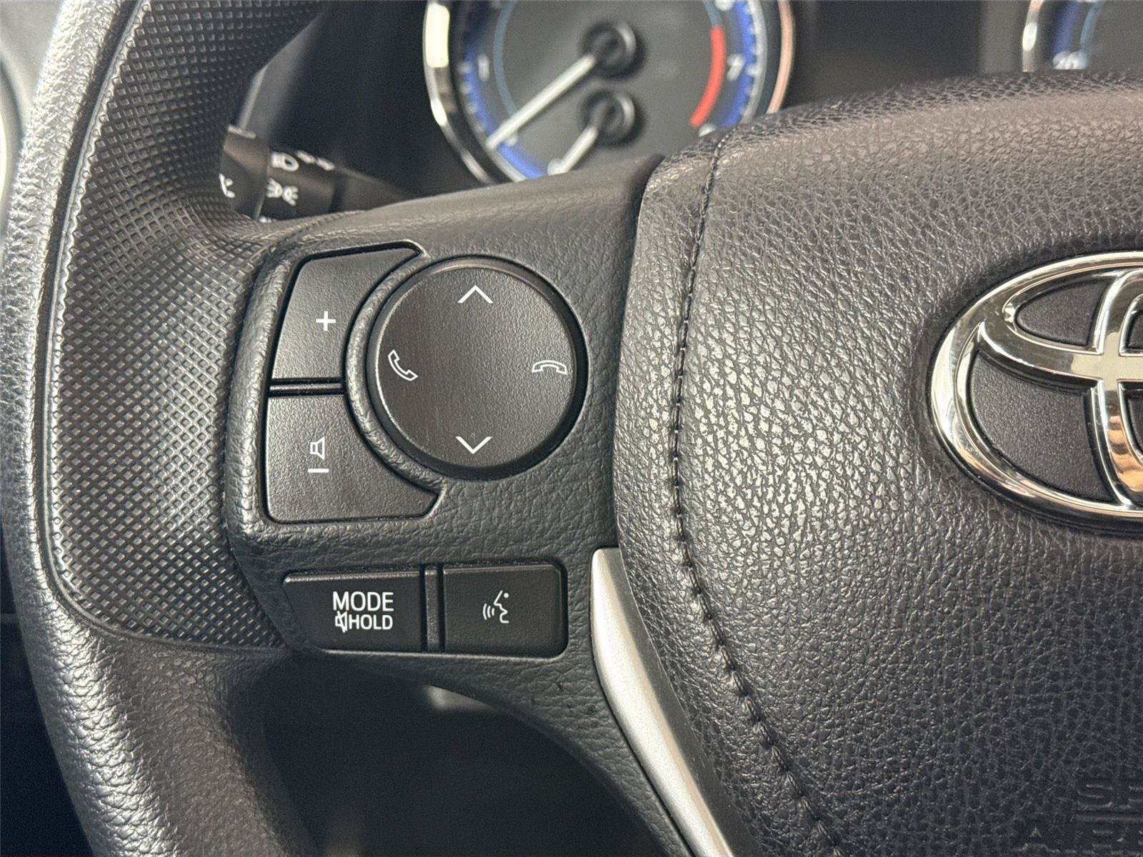 Used 2017 Toyota Corolla XLE w/ Carpet Mat Package (TMS) FWD image 17