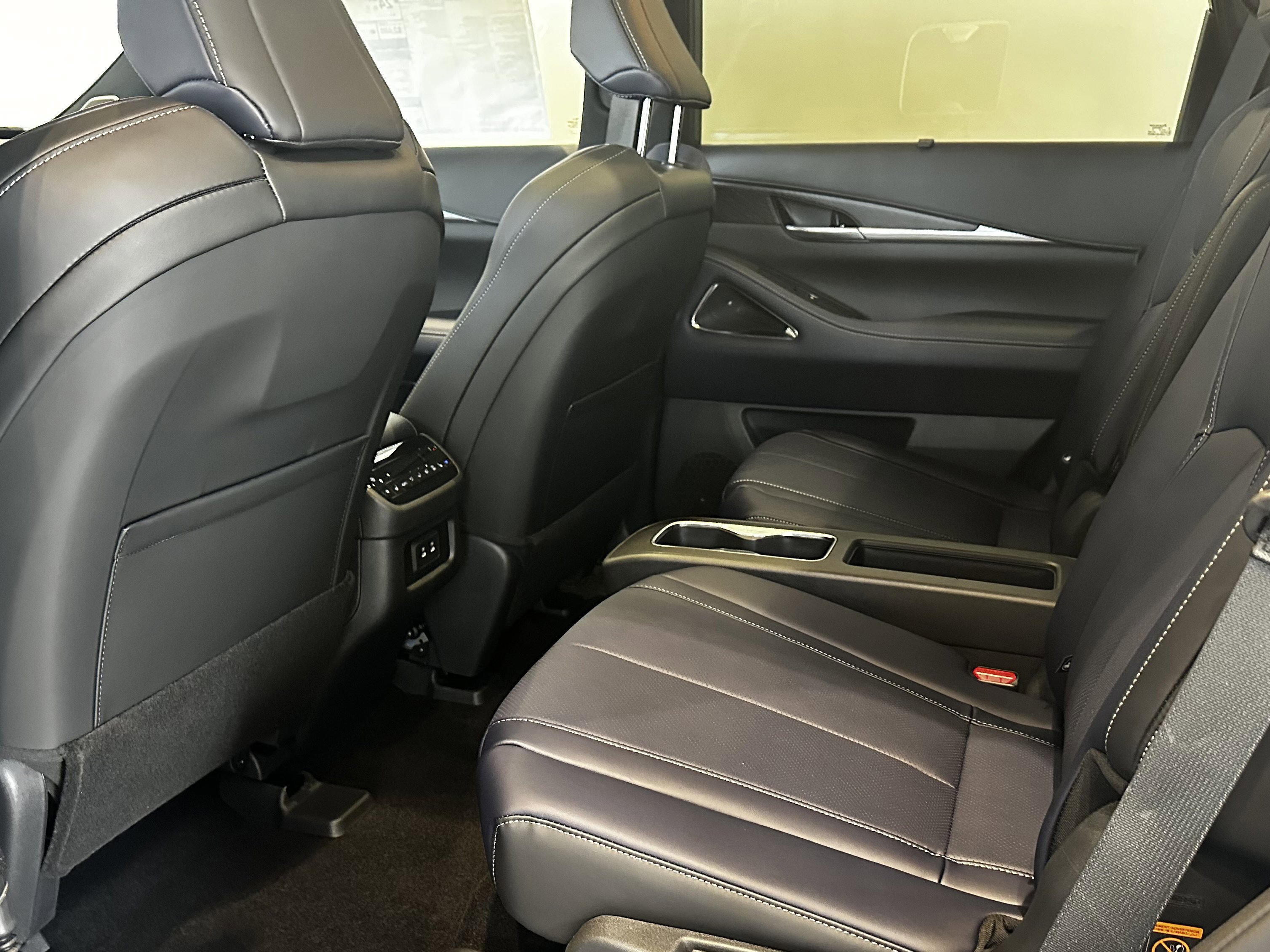 Used 2026 INFINITI QX60 Luxe w/ Dark Cargo Package image 8