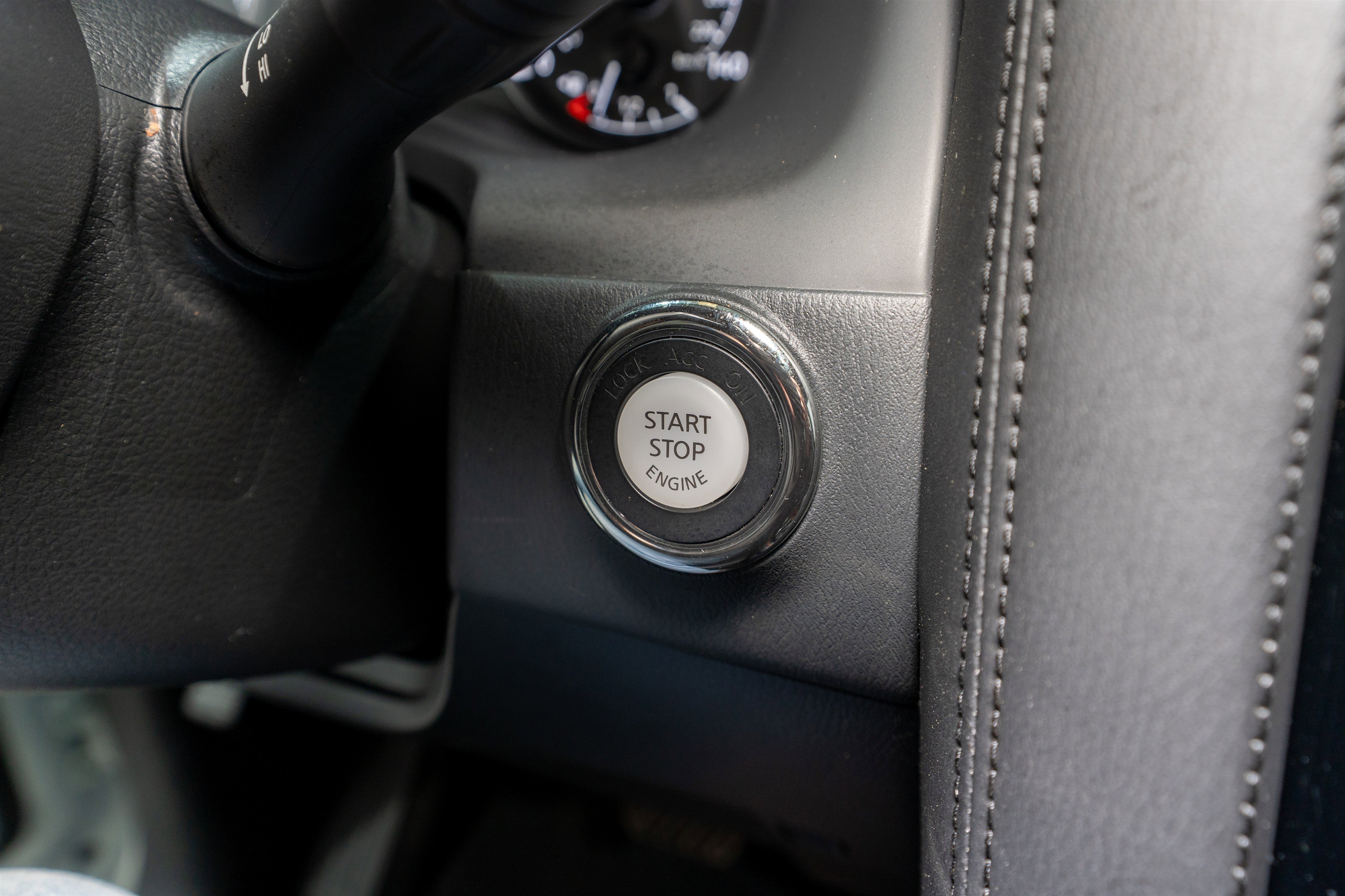 Used 2024 Nissan Armada SL w/ Captain's Chairs Package image 31