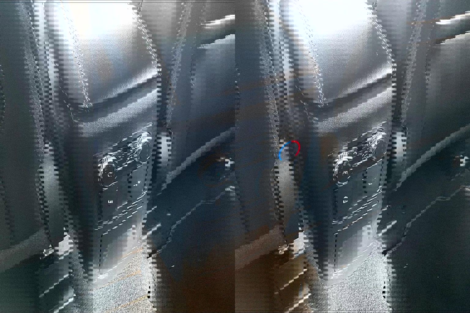 Used 2022 Ford Explorer XLT w/ Equipment Group 202A image 33