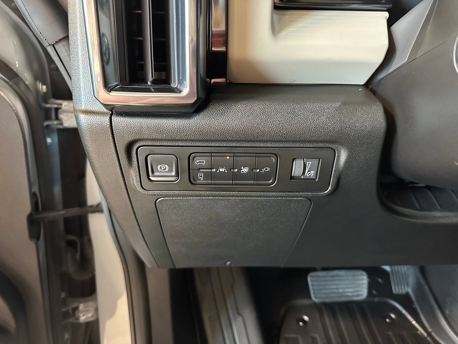 Used 2026 GMC Hummer EV SUV AWD/4WD image 25