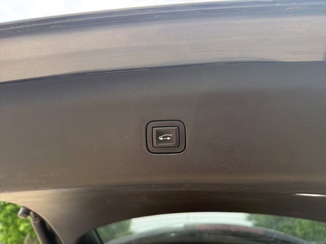 Used 2019 Buick Enclave Essence FWD image 18