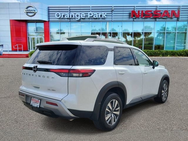 Used 2025 Nissan Pathfinder SL AWD/4WD image 2