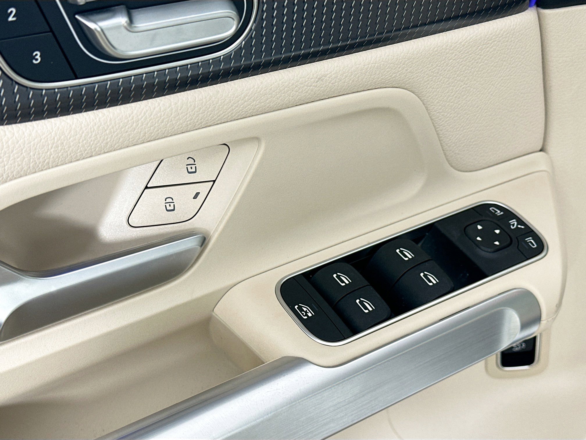 Certified 2023 Mercedes-Benz GLB 250 4MATIC image 22