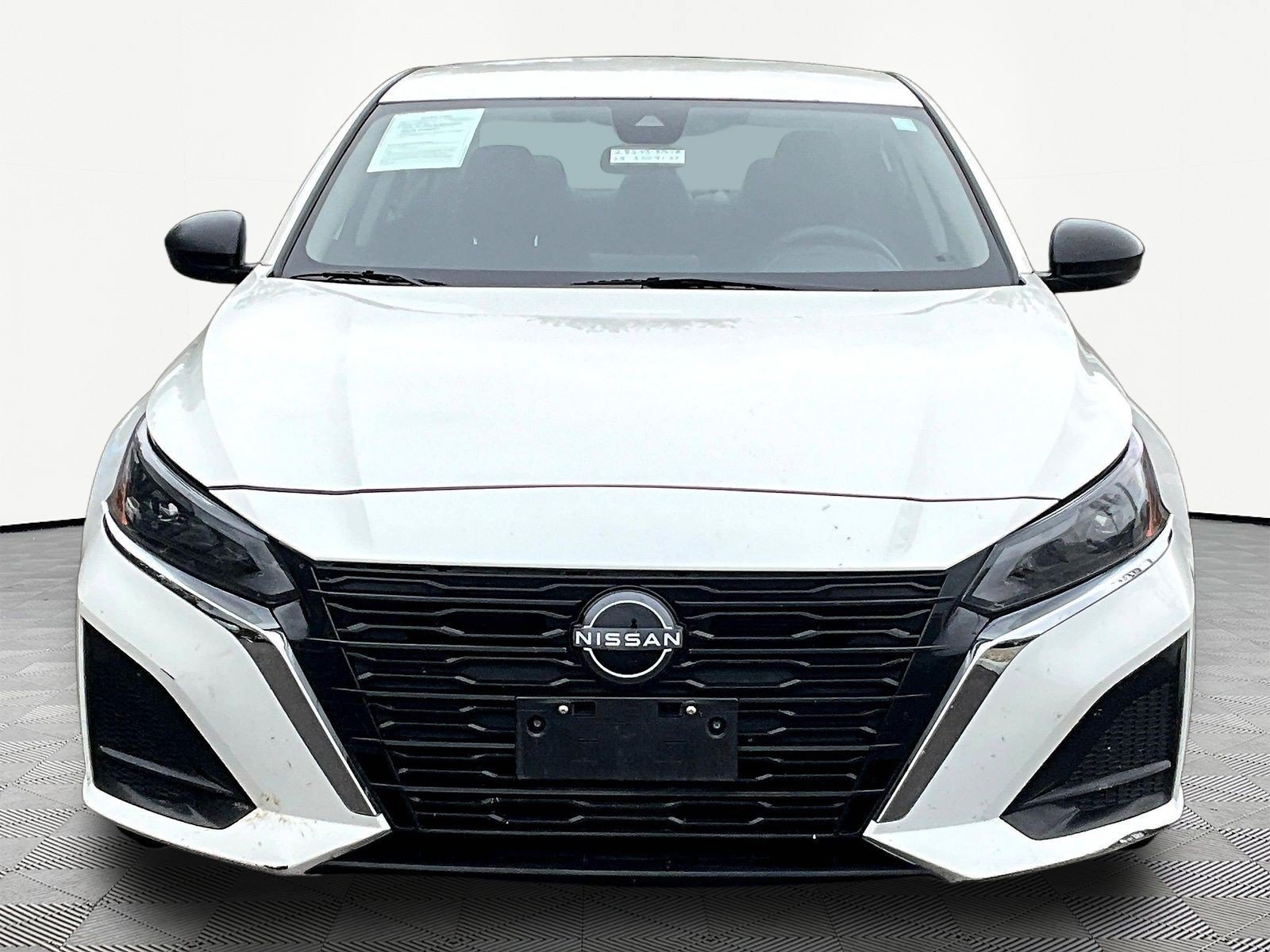 Used 2025 Nissan Altima 2.5 SV FWD image 2