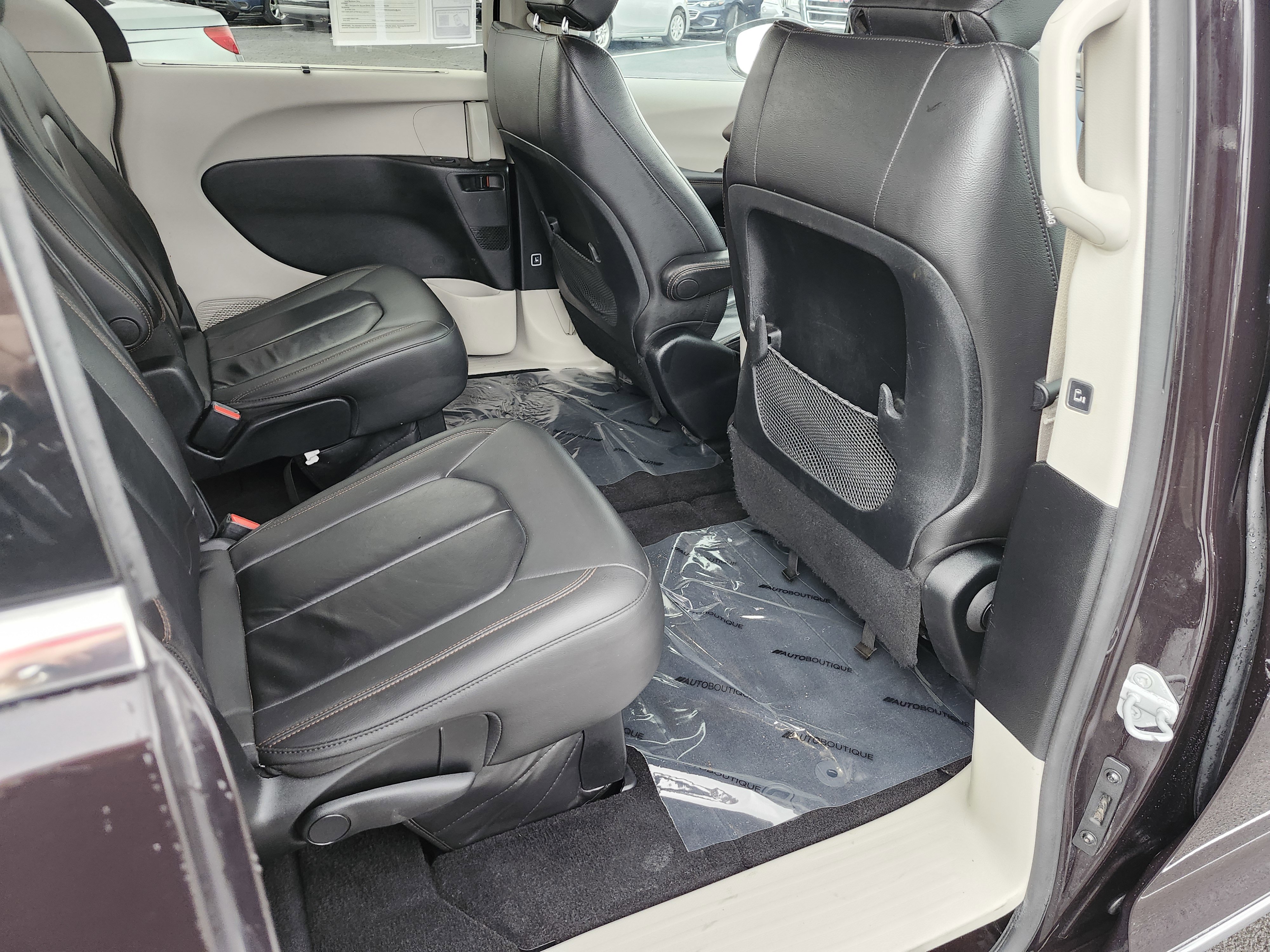 Used 2017 Chrysler Pacifica Touring-L image 17