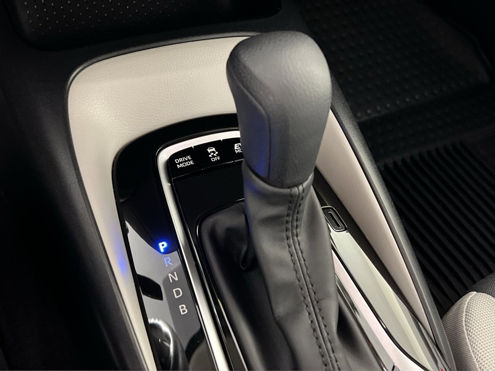 Used 2024 Toyota Corolla LE image 22