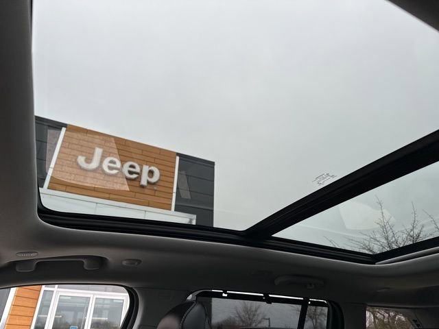 Used 2022 Jeep Grand Cherokee Limited 4xe w/ Luxury Tech Group II image 42