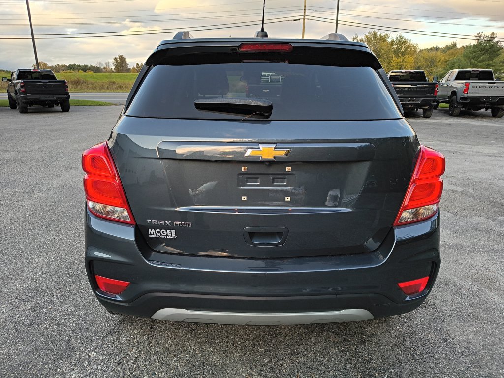 Used 2022 Chevrolet Trax LT w/ LT Convenience Package AWD/4WD image 4