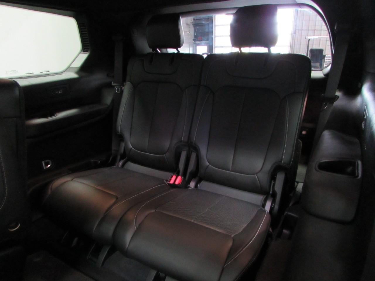 Used 2024 Jeep Grand Cherokee L Limited w/ Luxury Tech Group II AWD/4WD image 16