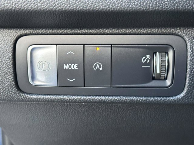 Certified 2025 Chevrolet Traverse LT FWD image 11
