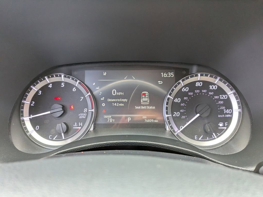 Used 2023 Toyota Highlander XLE image 18