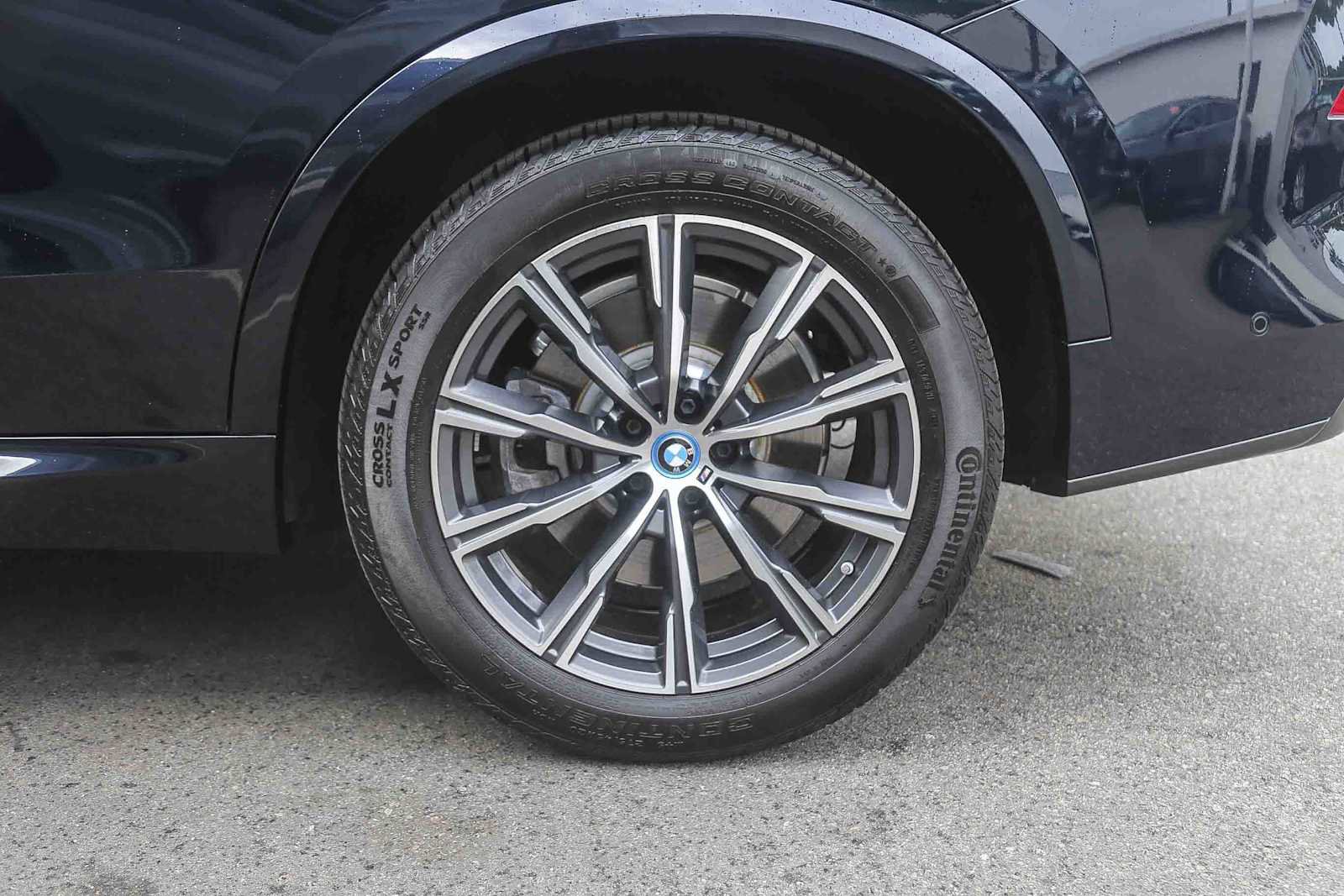 Used 2025 BMW X5 xDrive50e w/ Executive Package image 8