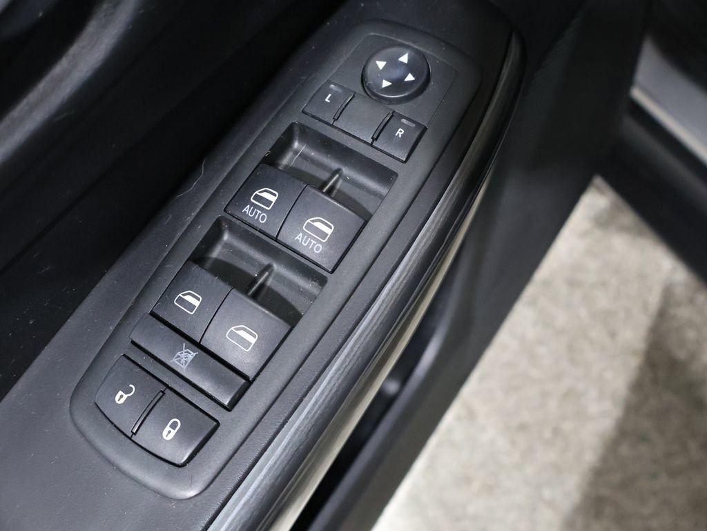 Used 2015 Jeep Cherokee Trailhawk w/ Comfort/Convenience Group image 16