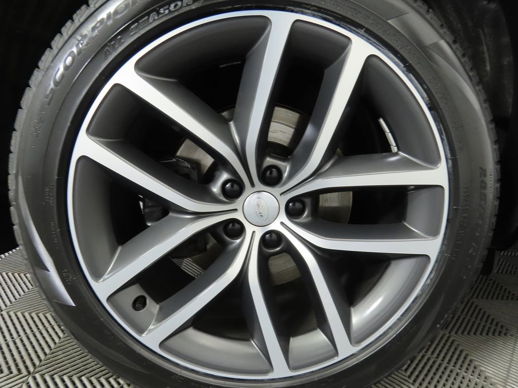 Certified 2024 Land Rover Range Rover SE image 32