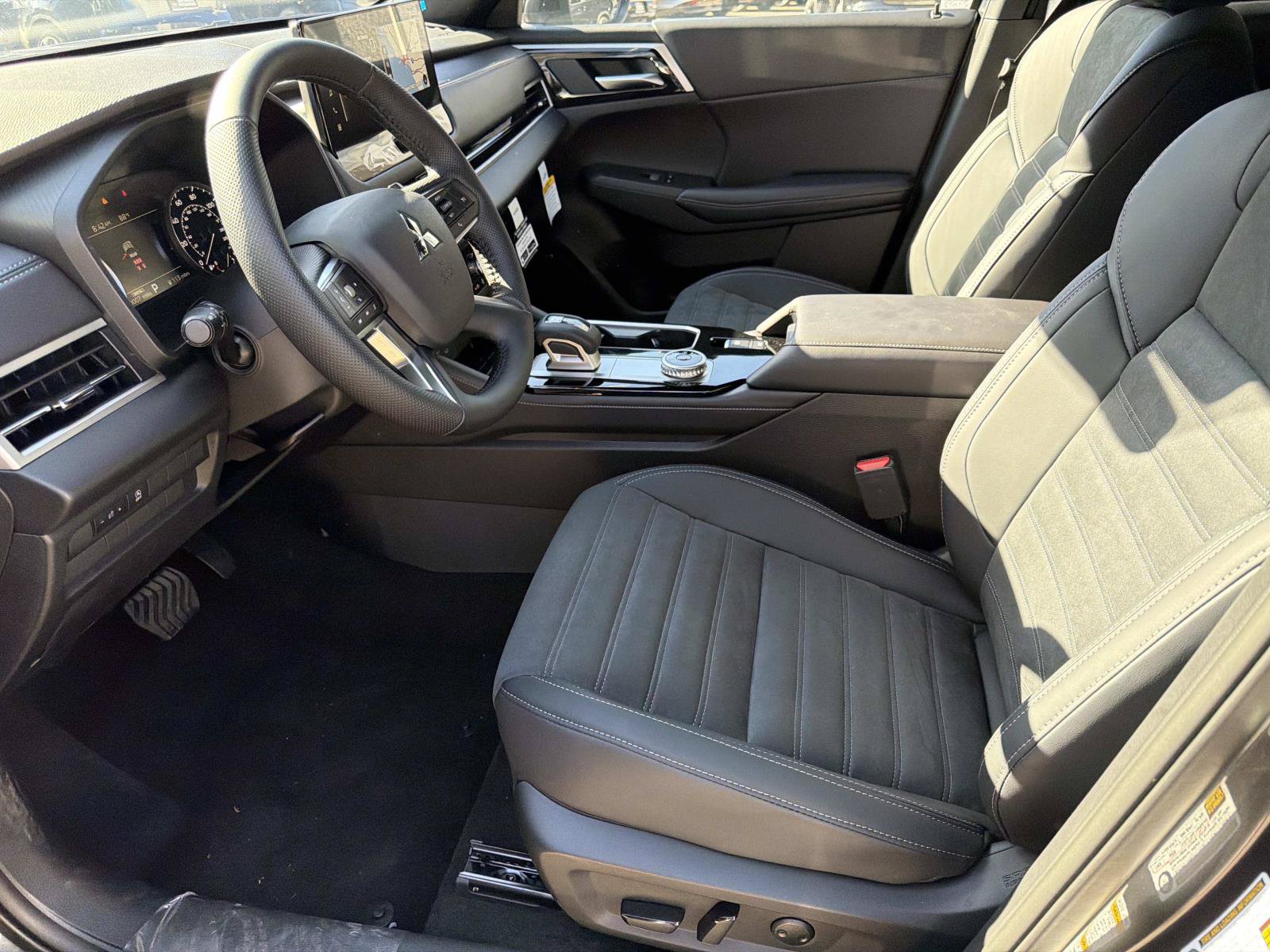 New 2026 Mitsubishi Outlander LE FWD image 14