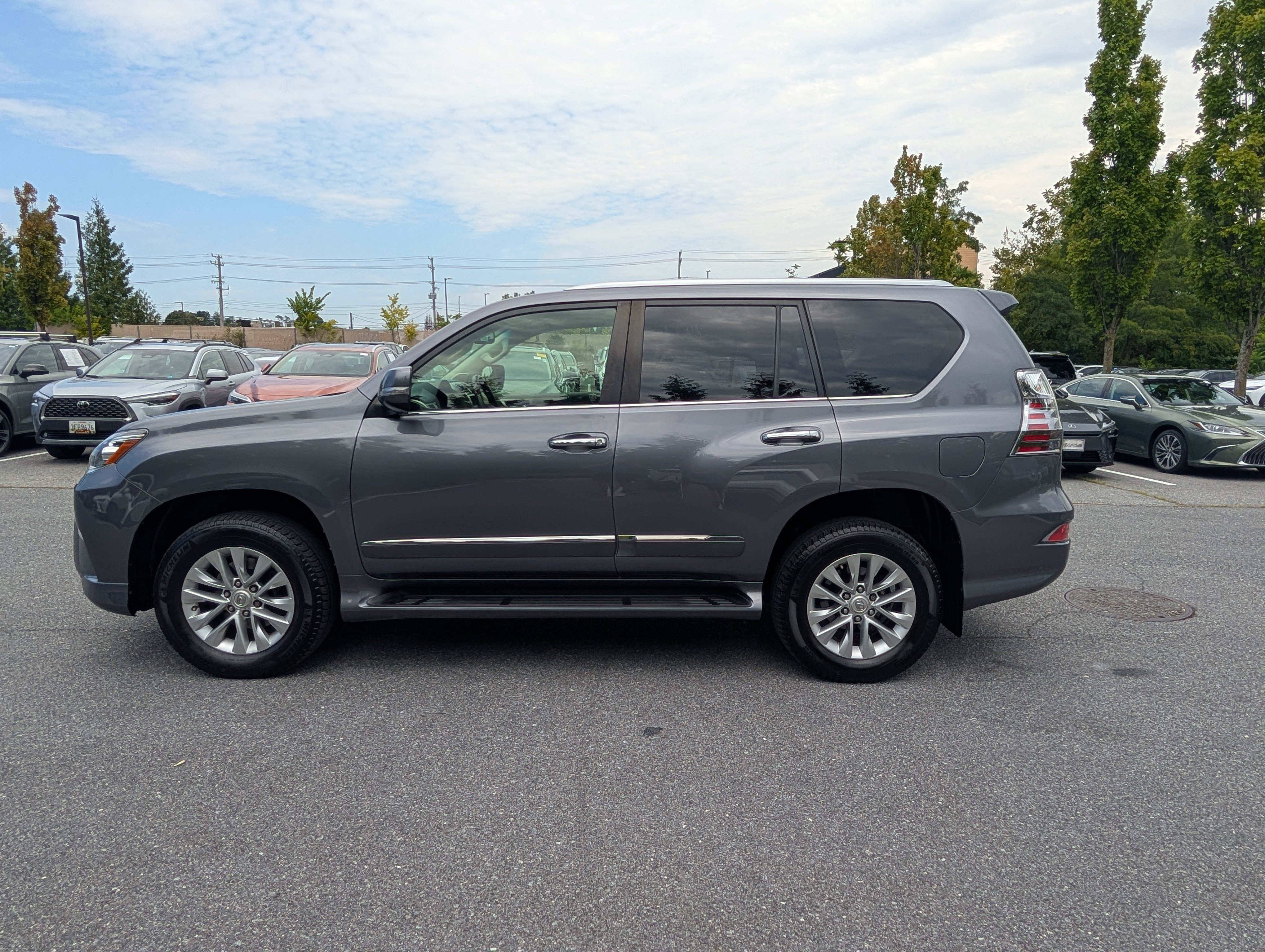 Used 2017 Lexus GX 460 Premium w/ Premium Package AWD/4WD image 4
