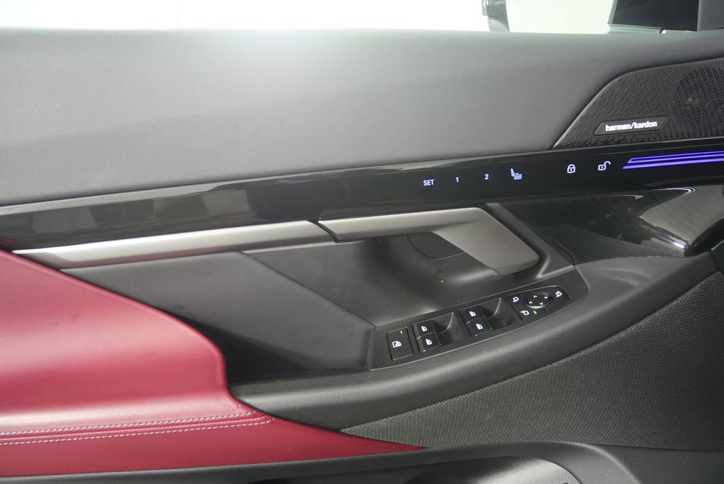 Certified 2025 BMW 530i image 9