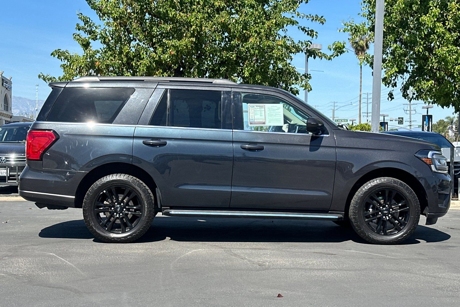 Used 2022 Ford Expedition XLT image 3