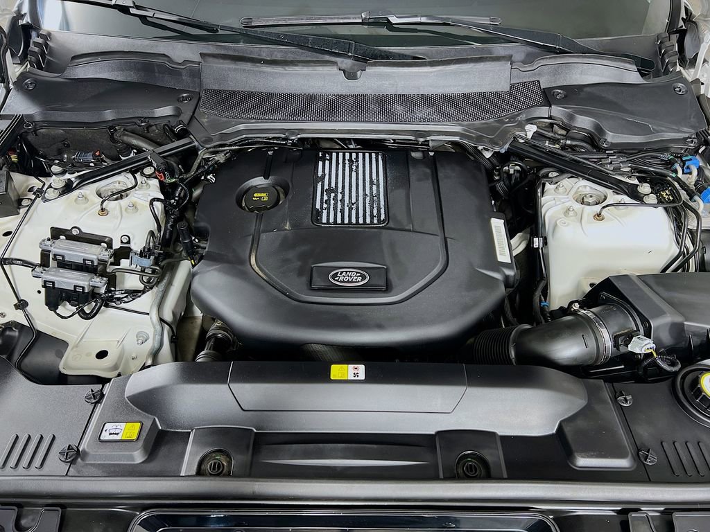 Used 2018 Land Rover Range Rover Sport HSE image 32