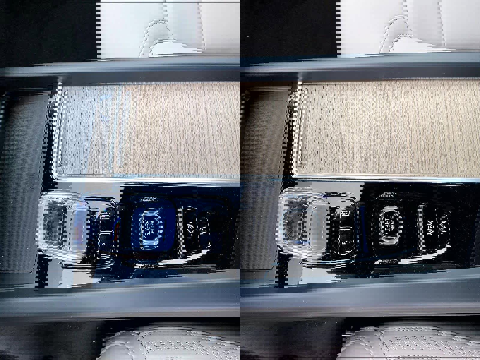 New 2026 Volvo XC60 T8 Plus w/ Protection Package Premier image 10