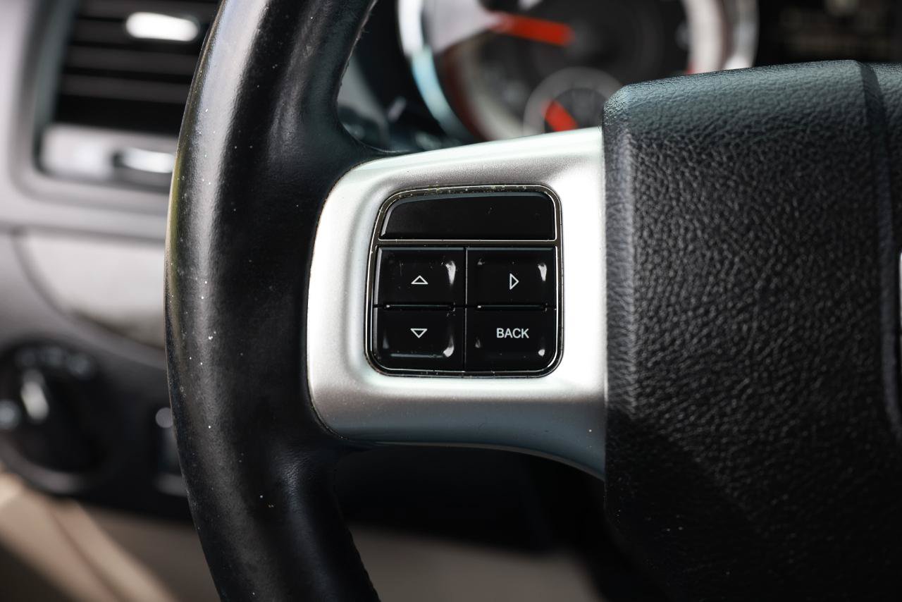 Used 2016 Dodge Grand Caravan SXT w/ Rear Park Assist Package FWD image 30
