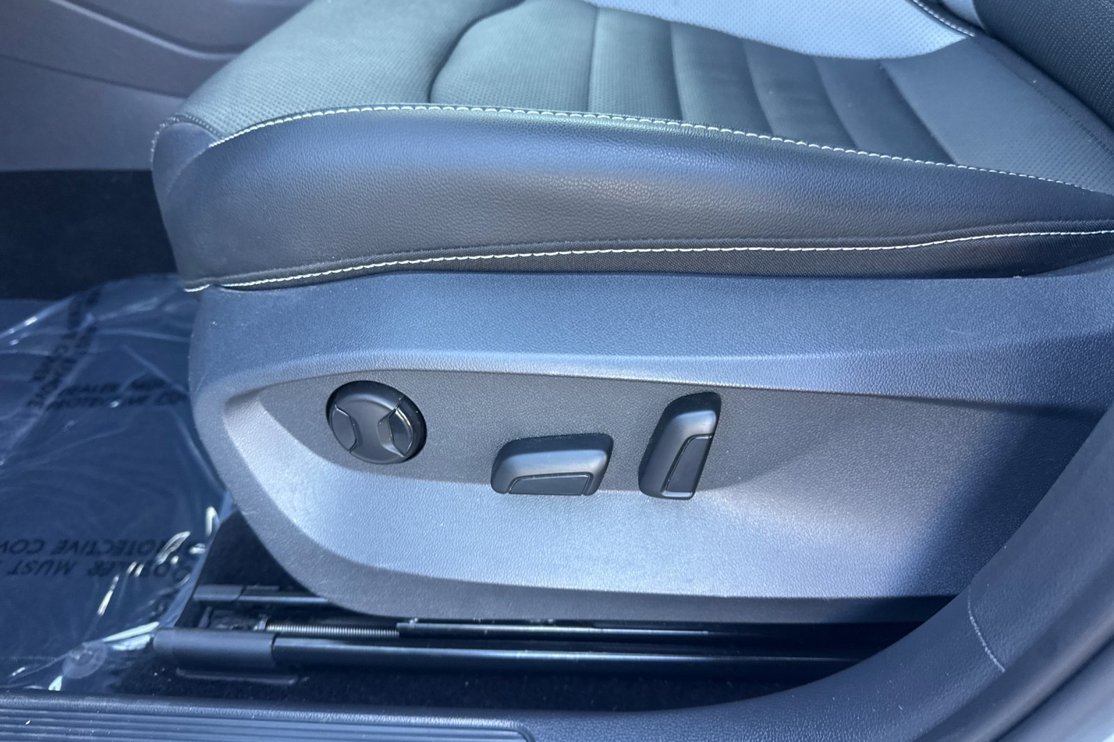 Used 2022 Volkswagen Taos SEL w/ Panoramic Sunroof Package FWD image 12