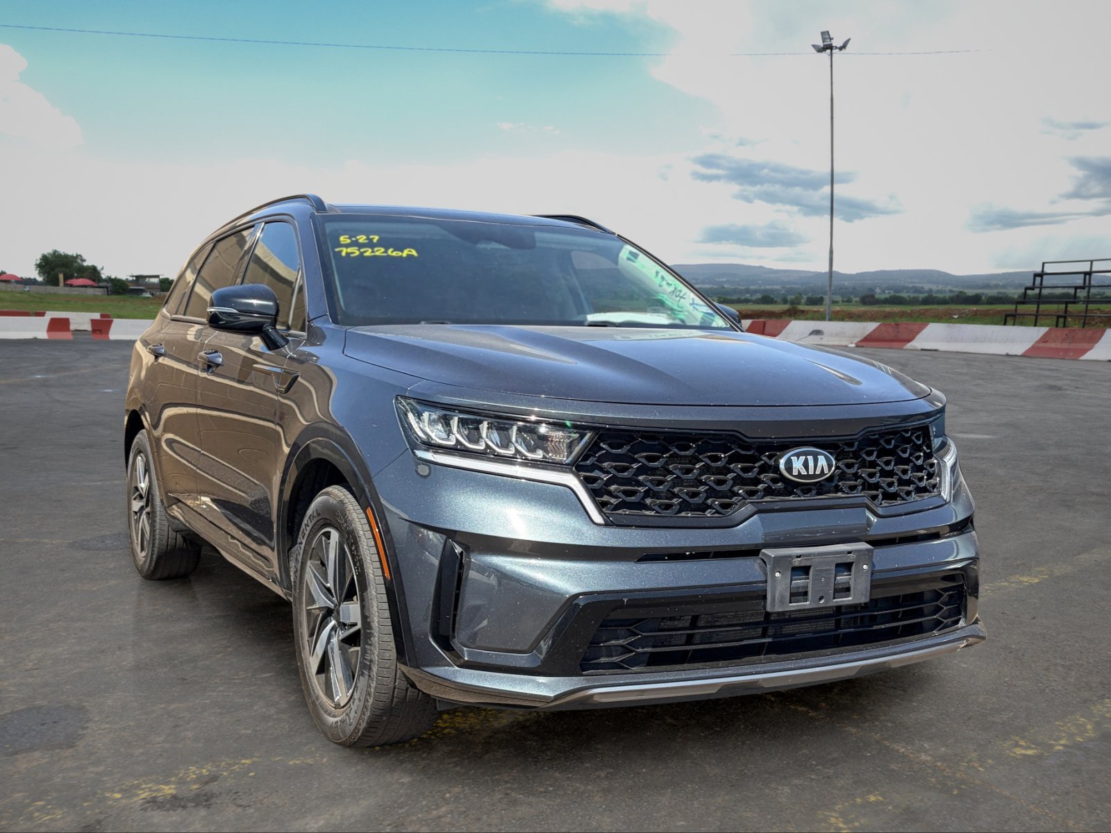 Certified 2021 Kia Sorento S w/ Panoramic Sunroof Package FWD image 2