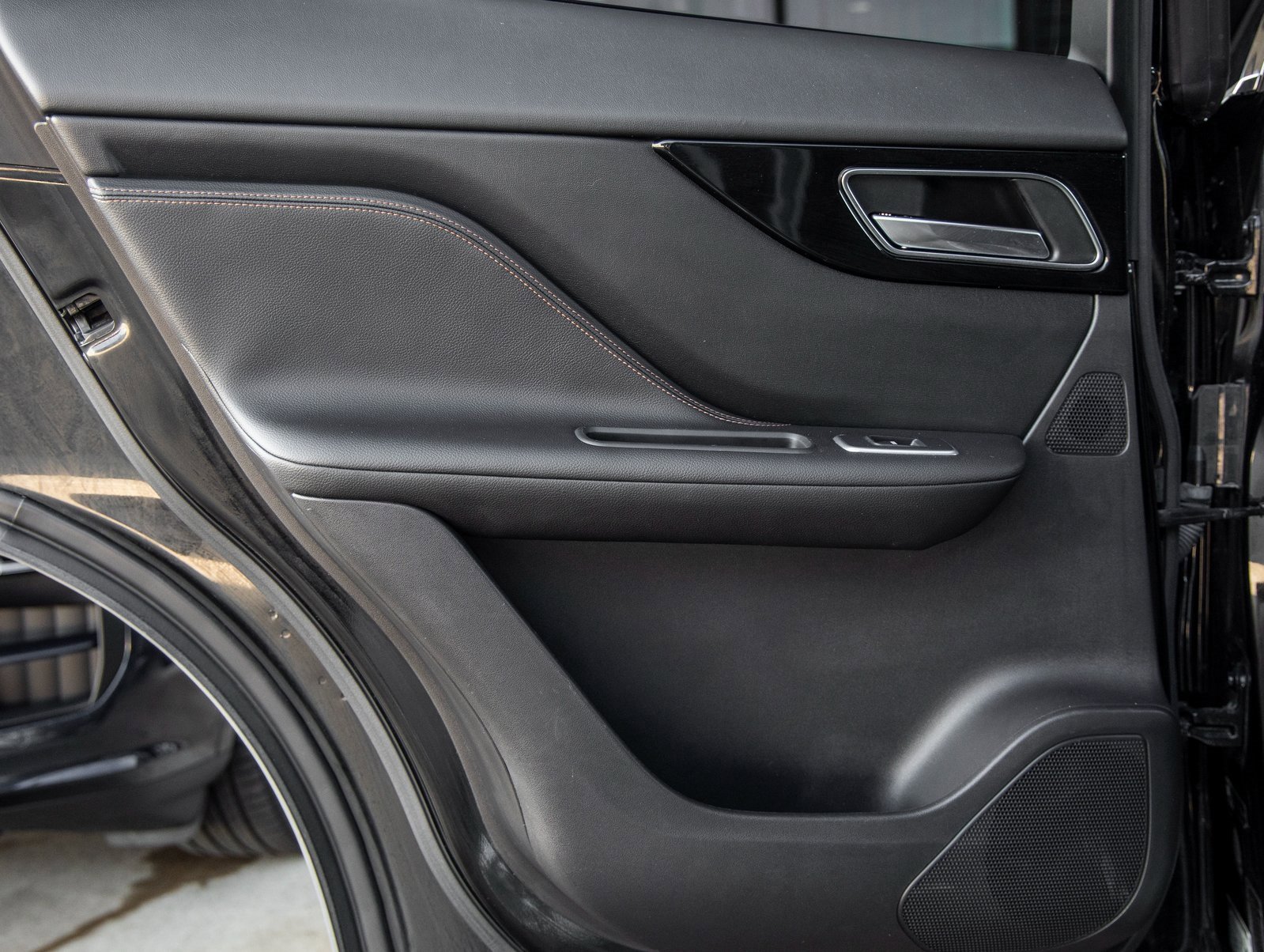 Used 2019 Jaguar F-PACE Prestige image 29