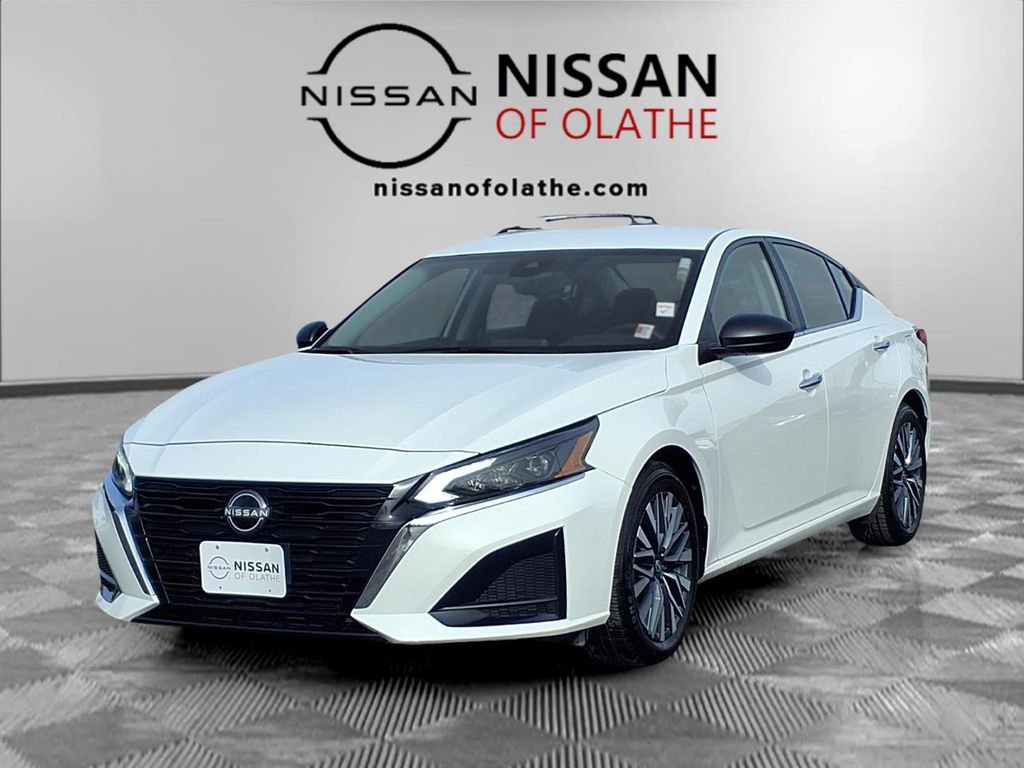 Used 2025 Nissan Altima 2.5 SV image 1